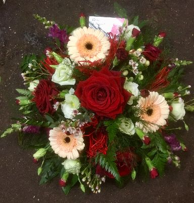 Red and peach posy